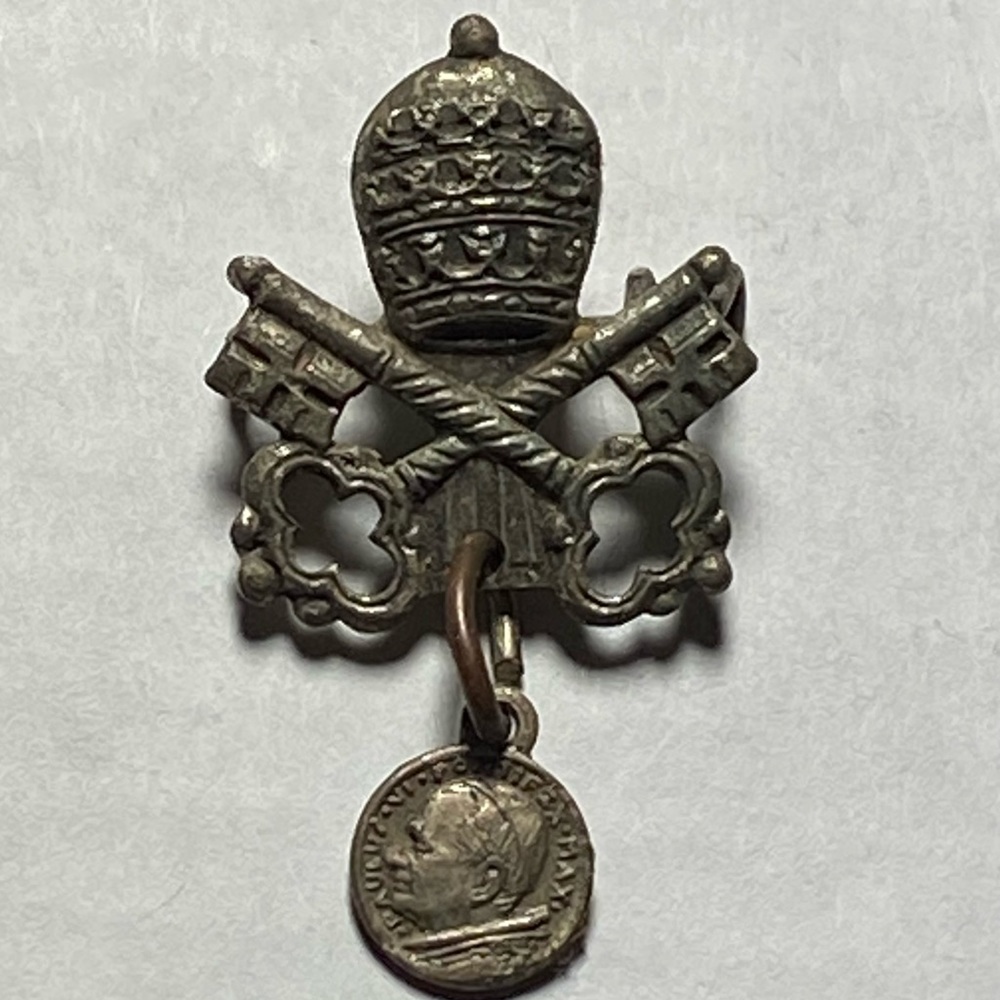 Vintage Catholic Holy Coat of Arms Pope Paulus VI Pontifex Max Coin Ital…
